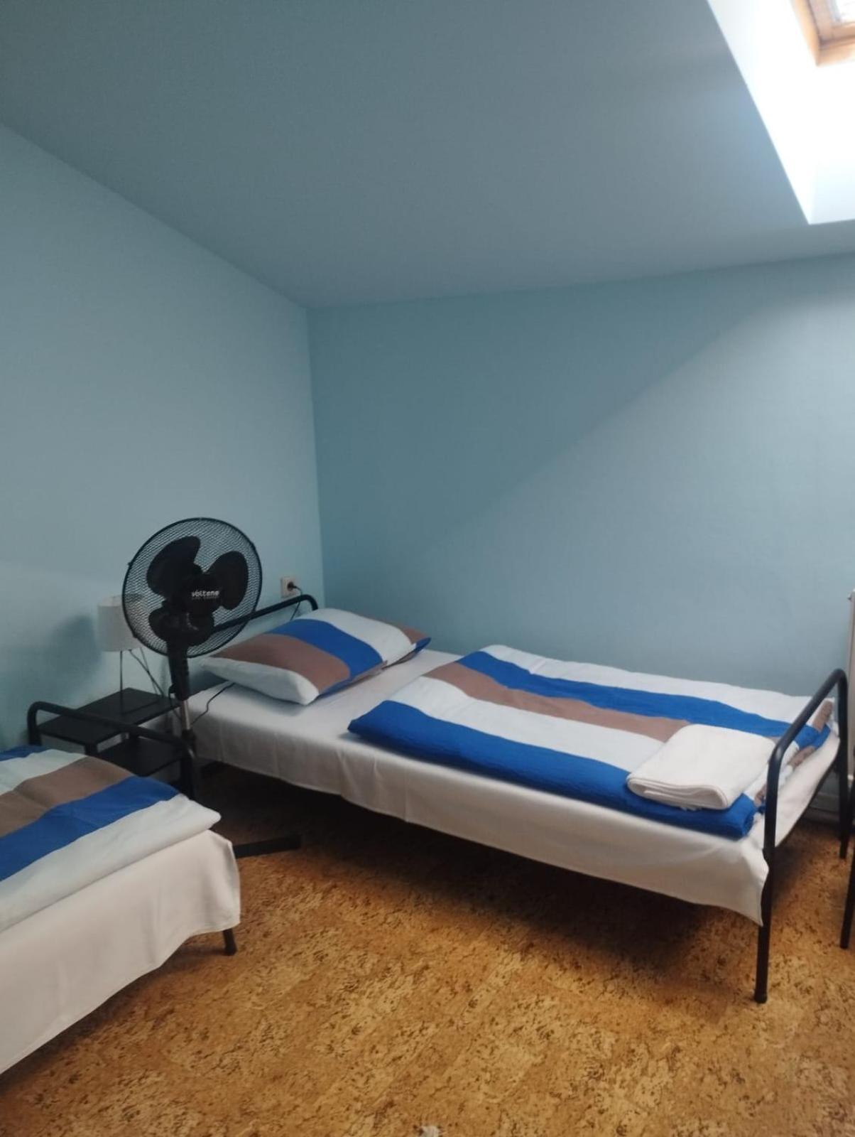 Ostello Kolotuk Hradec Králové Esterno foto